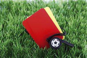 TA：FIFA预计增加一个清零阶段，小组赛和1/4决赛后清空累积黄牌