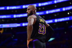 记者：本周联合试训现场 业内人士普遍认为詹姆斯下赛季回归湖人