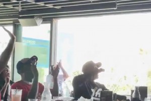 天上掉馅饼！快船球迷疯狂庆祝抽到五号签！