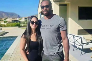 卡嫂的手也挺大啊！小卡和妻子最新的照片！@