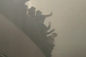 剑拔弩张！实拍：青岛西海岸说话与国安球迷赛后对峙