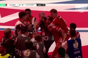 完美！凯恩主罚点球破门上演帽子戏法！拜仁3-0锁定冠军！